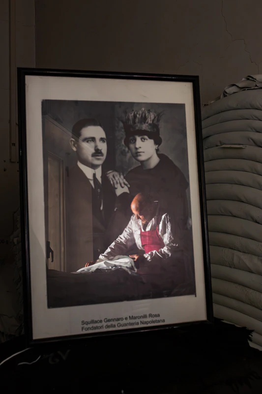 Photographe reportage entreprise - Paris & IDF - Omega, gantier artisanal à Naples (Italie) - Ronan Jégaden