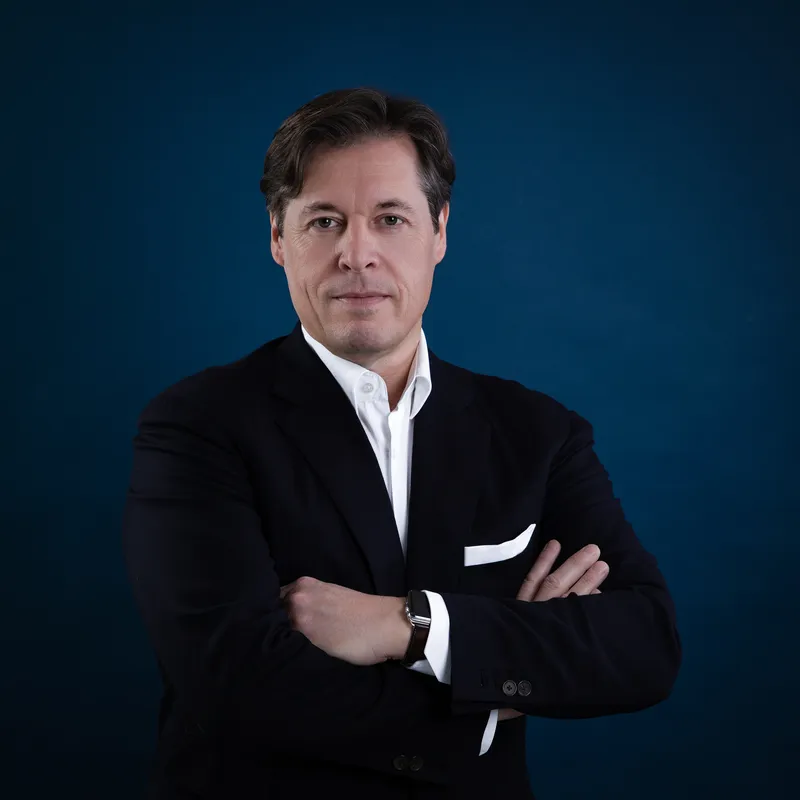 Portrait professionnel de dirigeant destiné à LinkedIn, au site internet de l’entreprise et aux supports de communication.