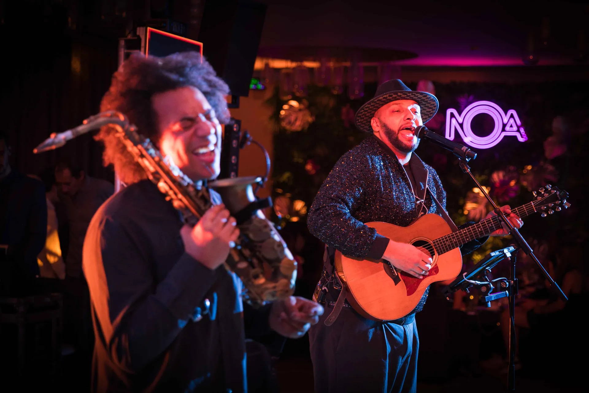 Musiciens de l'orchestre jouant en live lors d'une réception de Bat-Mitzvah à Paris