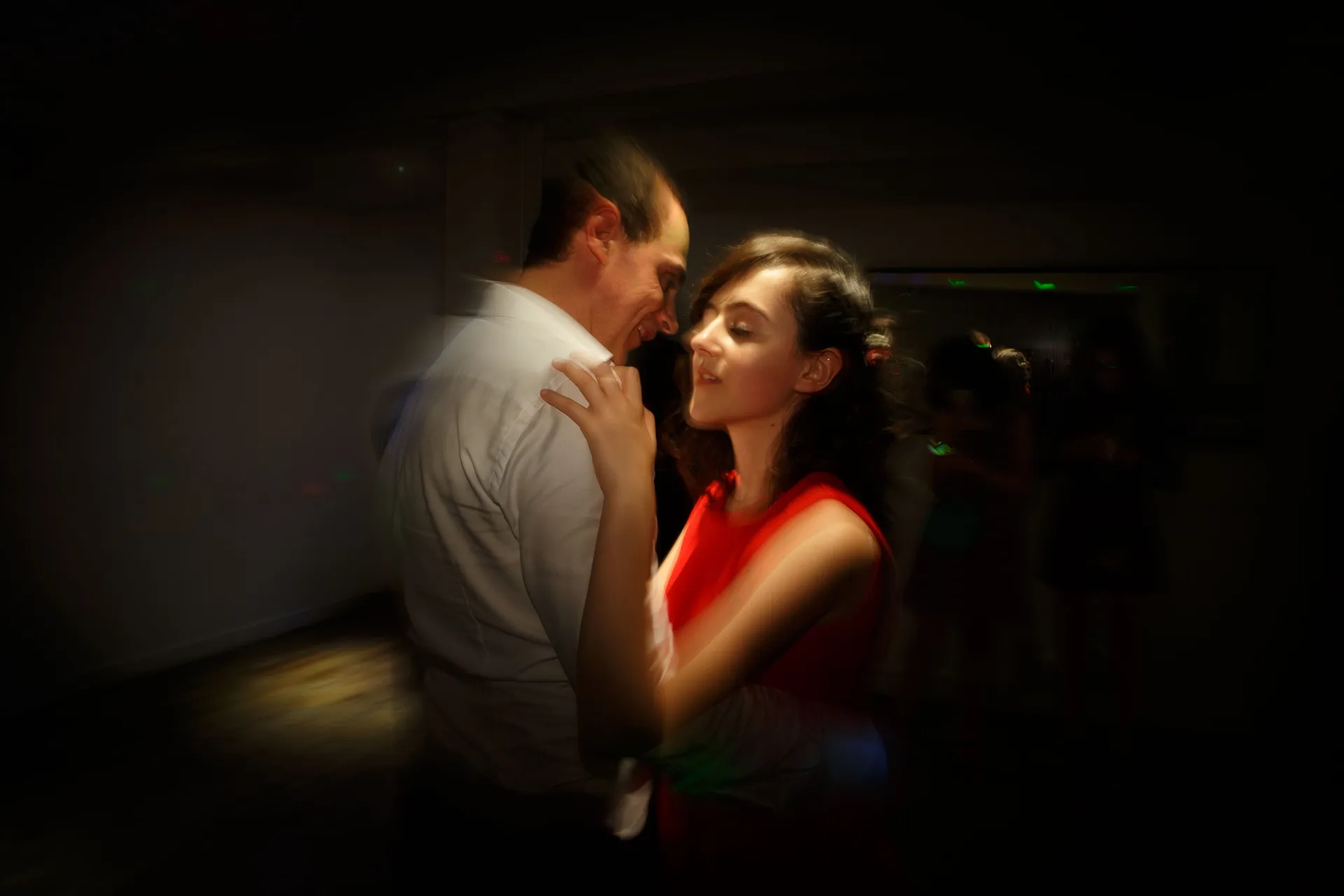 Première danse entre la Bat-Mitzvah et son père lors de la réception à Paris