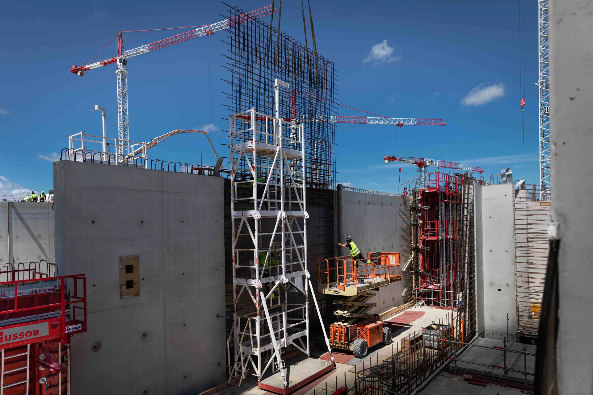 Photographe de chantier à Paris — structure en béton et échafaudage sur un chantier Sendin