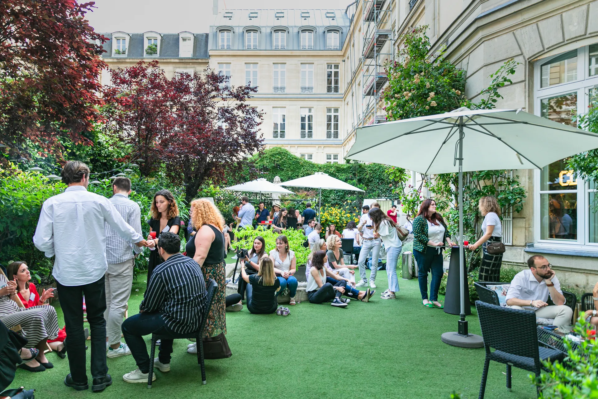 Cocktail en extérieur après la conférence Althemis à Paris